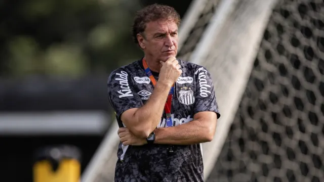 Jogador de R$ 12 milhões perde espaço e fica fora dos planos de Cuca