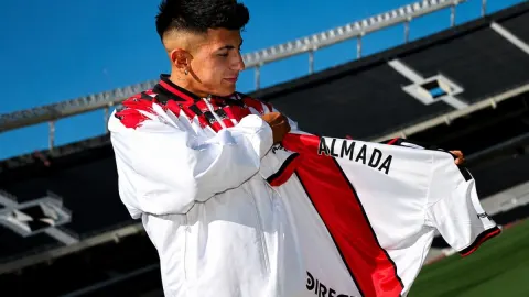 Thiago Almada detalha escolha pelo River Plate e recusa ao Flamengo