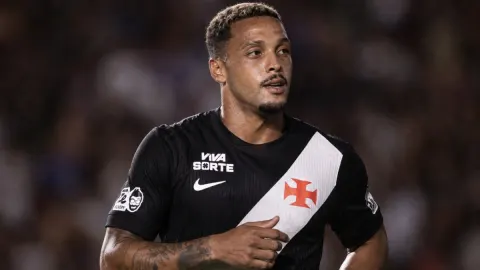 Vasco mantém David no elenco após operação e leva atacante à Bahia