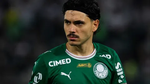 Maurício desperdiça três chances e irrita torcida do Palmeiras
