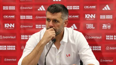 Pressionado, Pezzolano terá jogo decisivo pelo Inter contra o Santos