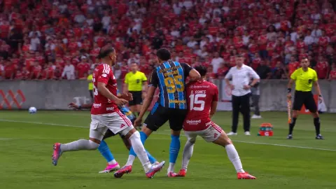 CBF admite que Carlos Vinicius deveria ser expulso no Gre-Nal