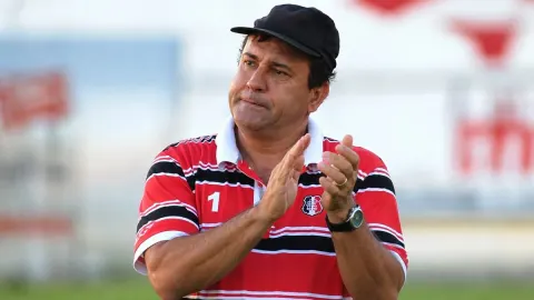 Santa Cruz supera Floresta e fica a uma vitória da Série B