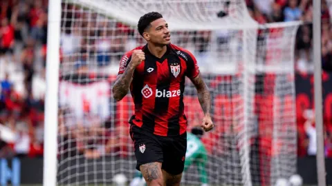 Atlético-GO vence o América-MG e ganha fôlego na briga pelo acesso