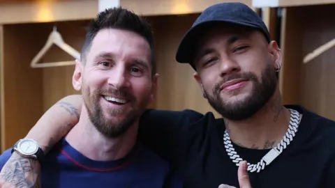 Neymar faz homenagem a Messi antes do último jogo pela Argentina