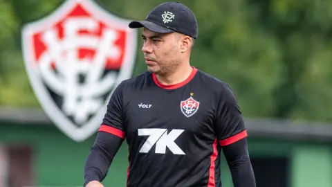 Vitória relaciona atacante e prepara novidade contra a Chapecoense