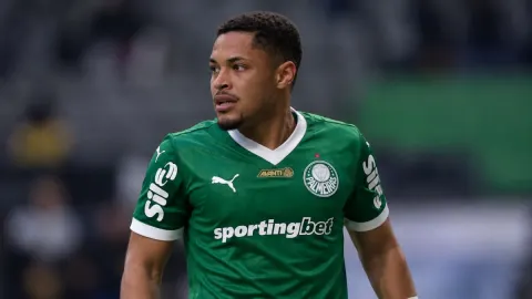 Vitor Roque vira dúvida central do Palmeiras para a semifinal