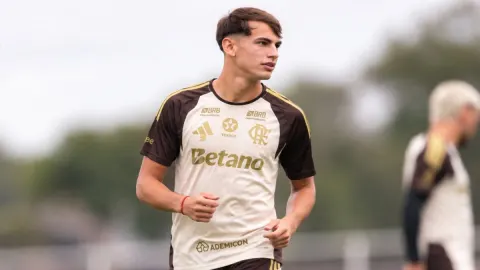 Jovem do Flamengo estreia na Libertadores e mira decisão em casa