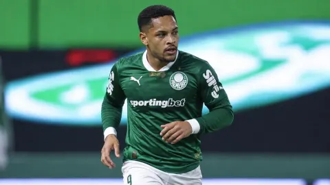 Vitor Roque tem situação revelada antes de decisão do Palmeiras