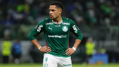 Participação de Vitor Roque na semifinal da Libertadores ainda é incerta