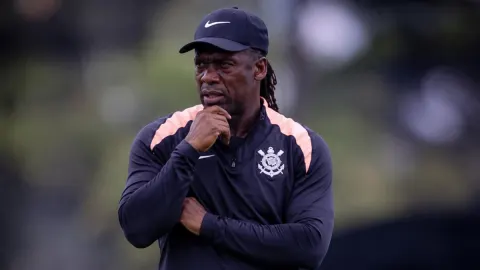 Seedorf ajusta pressão no Corinthians após empate sob cobrança