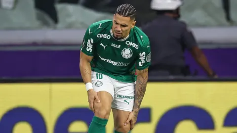 Paulinho vira preocupação no Palmeiras após pancada na semifinal