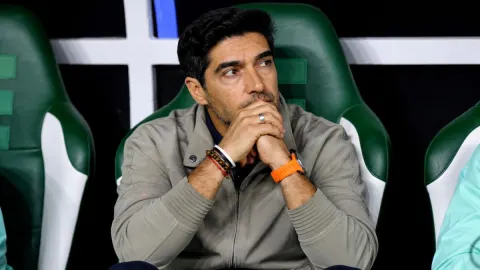 O hábito que Abel Ferreira encontrou para suportar a pressão no Palmeiras