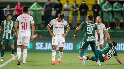 Fluminense perde para a lanterna Chapecoense e vê alerta aumentar