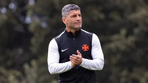 Pedro Emanuel admite momento distinto do Vasco antes do clássico