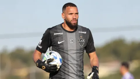 Everson volta ao Atlético-MG e abre disputa inesperada no gol