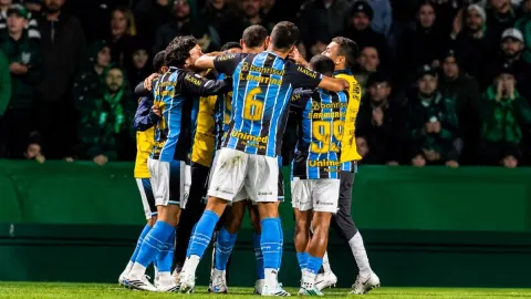 Braithwaite decide no fim, e Grêmio ganha fôlego no Brasileirão