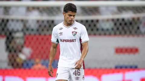 Lateral perde espaço e fica fora dos planos recentes do Fluminense