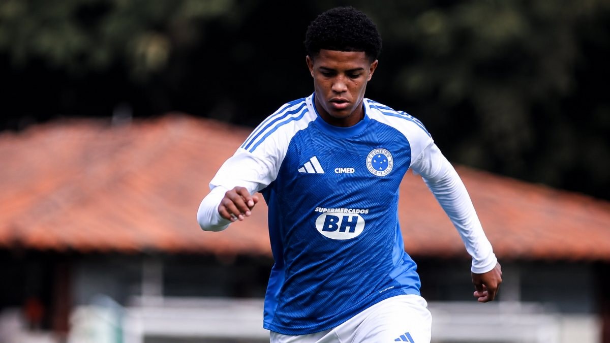 Promessa da base do Cruzeiro prepara malas para o futebol árabe