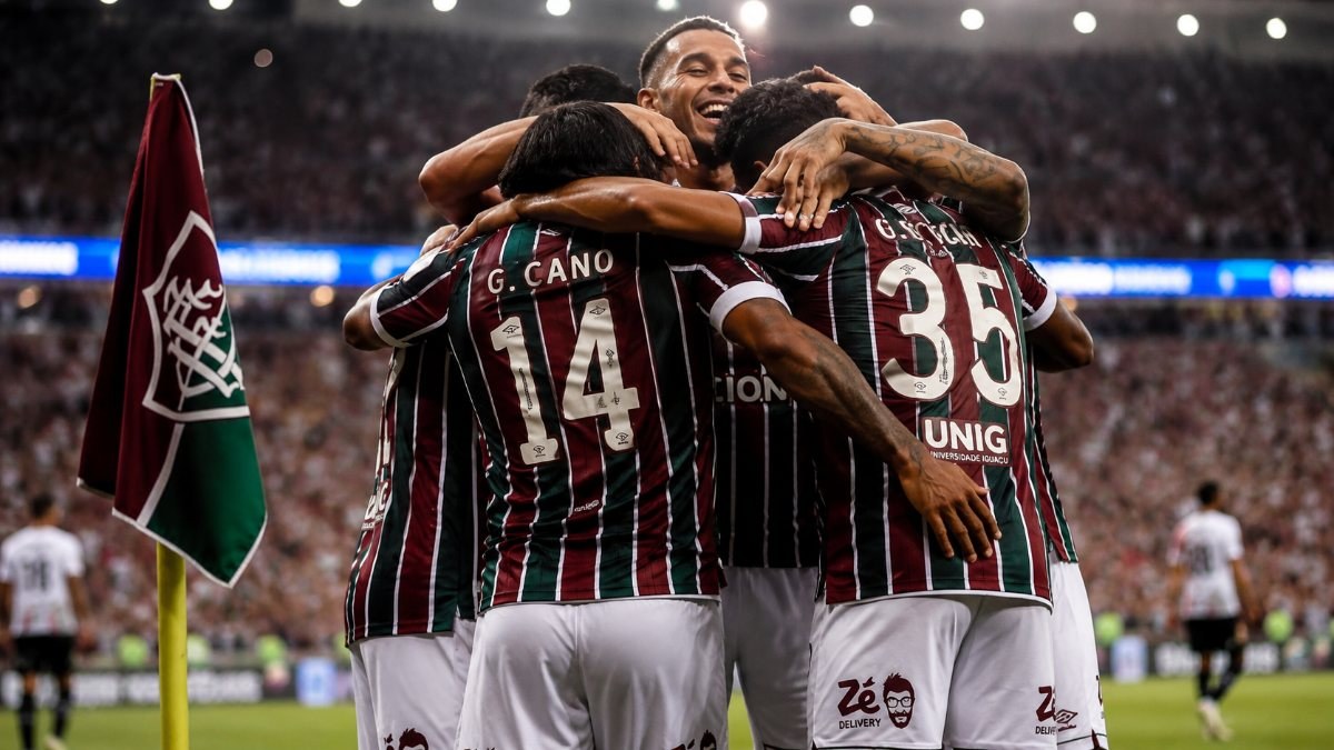 Fluminense oficializa transferência de zagueiro para a Europa