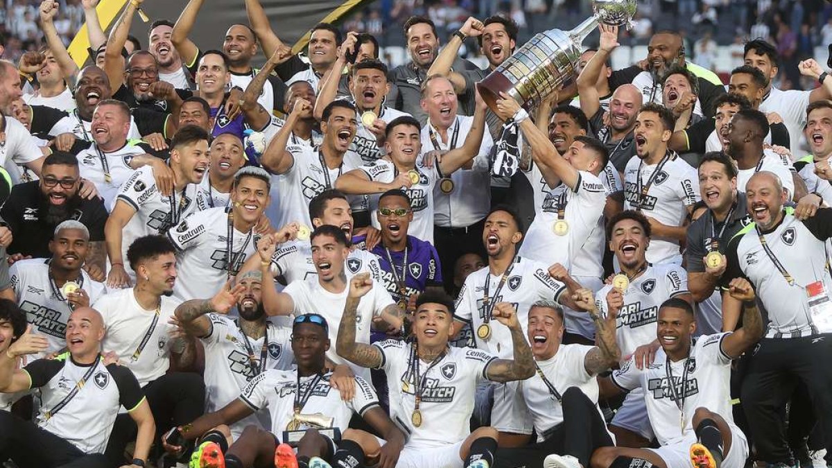 O movimento da torcida do Botafogo que mira um ídolo inesperado
