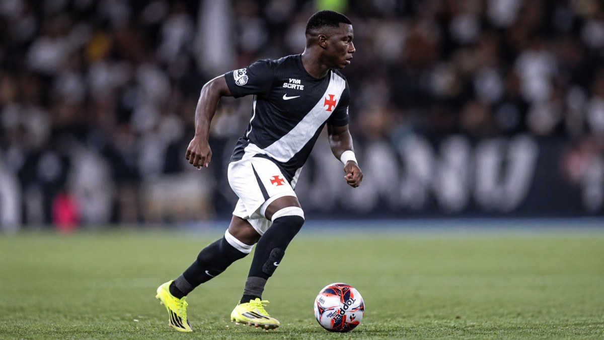 Marino Hinestroza ganha força no Vasco antes do clássico