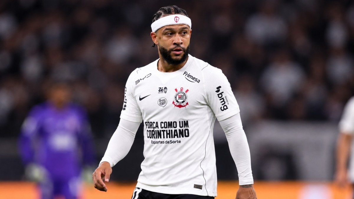Memphis evolui no Corinthians, mas ausência preocupa para sequência