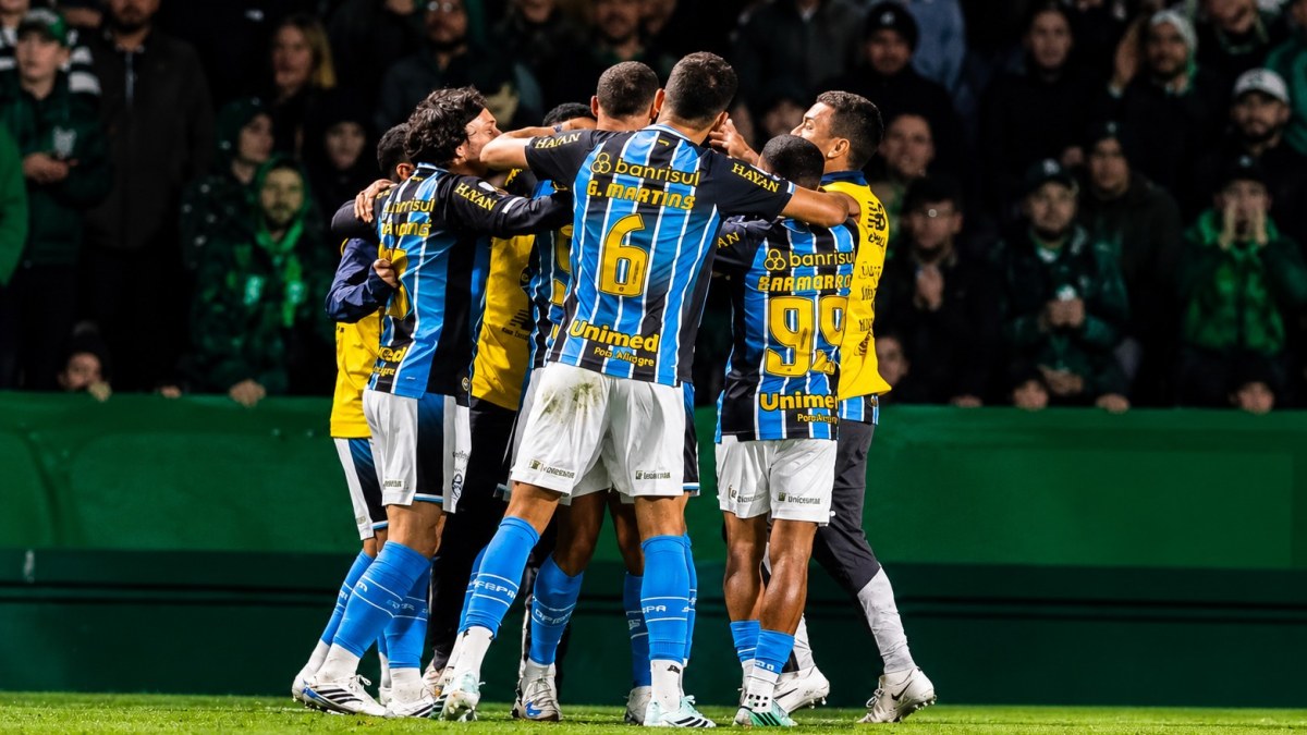Braithwaite decide no fim, e Grêmio ganha fôlego no Brasileirão