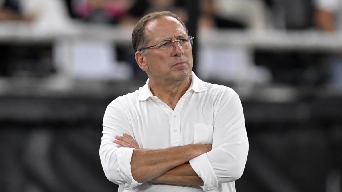 Clima tenso: Botafogo resiste a nova investida de John Textor