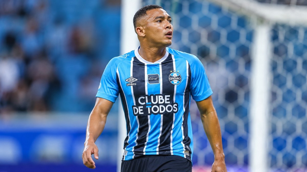 Carlos Vinícius fala sobre possível pré-contrato e mantém Vasco em espera