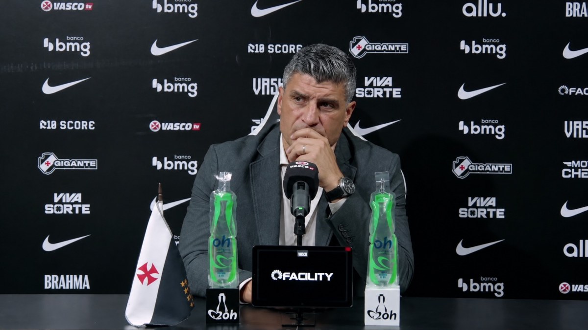 Pedro Emanuel fala sobre time misto e aponta culpado pela goleada