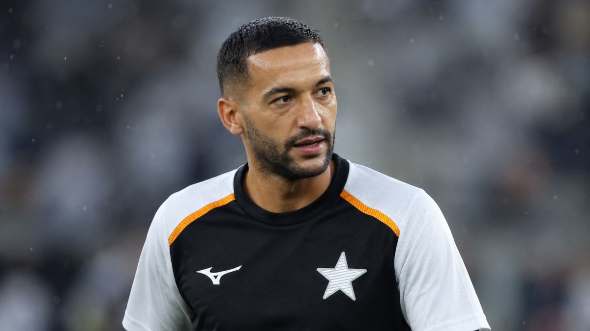Ziyech tenta ganhar espaço e função no Botafogo de Tite