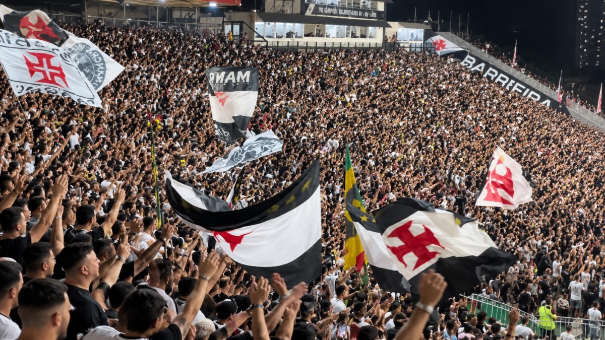 Vasco deixa torcida eufórica e observa dois atacantes de rivais