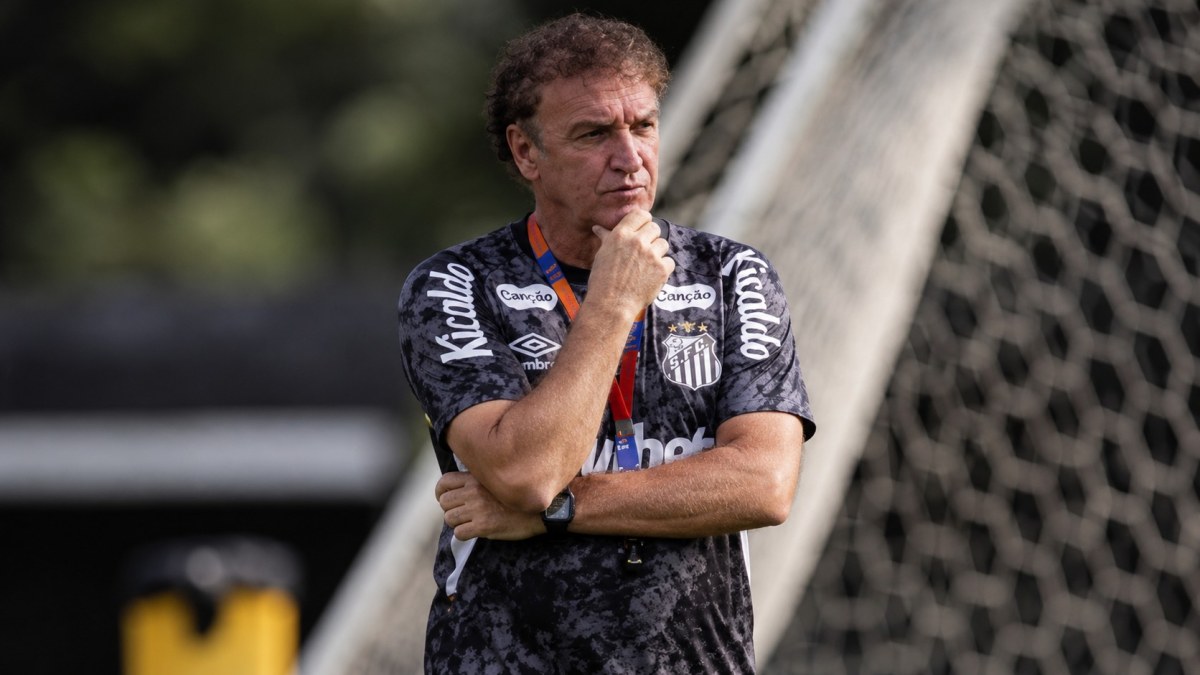 Jogador de R$ 12 milhões perde espaço e fica fora dos planos de Cuca