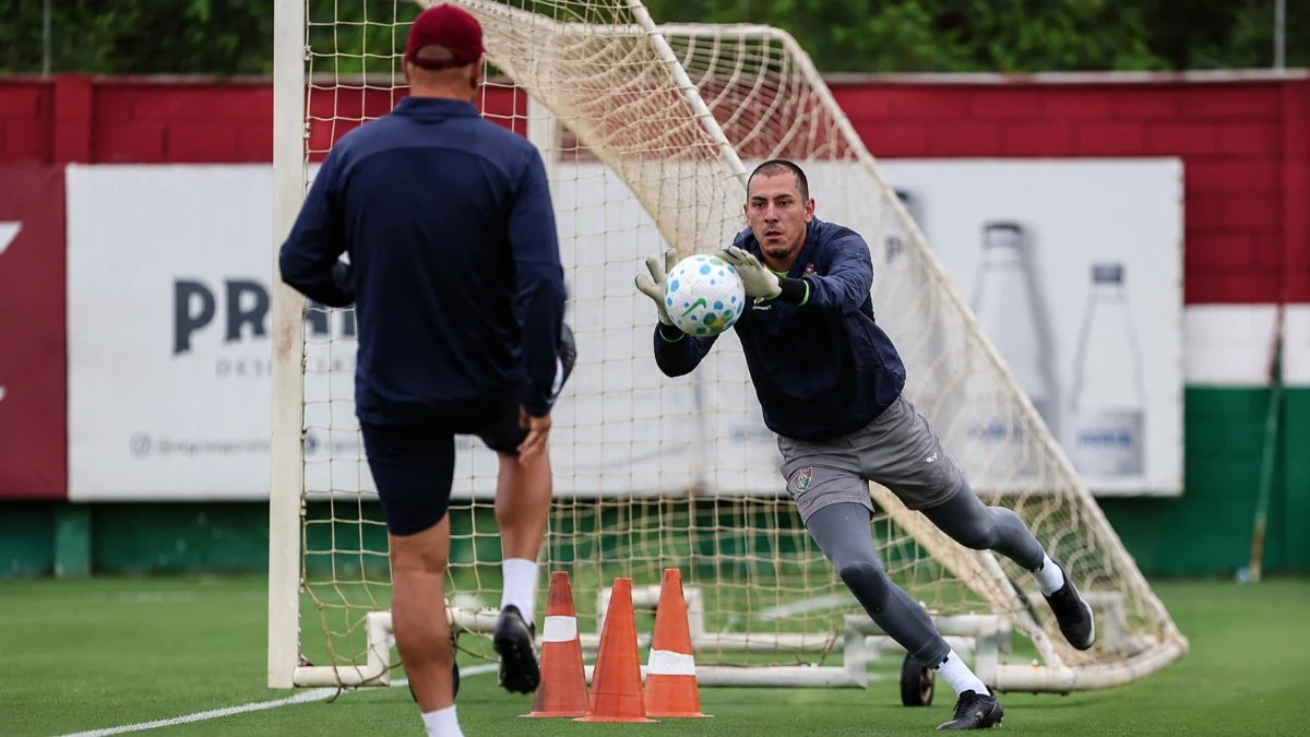 Após susto na saúde, goleiro do Flu inicia nova etapa no clube