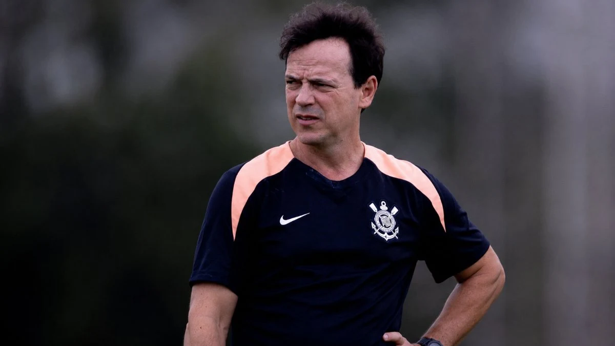 Centroavante perde espaço e pode estar de saída do Corinthians